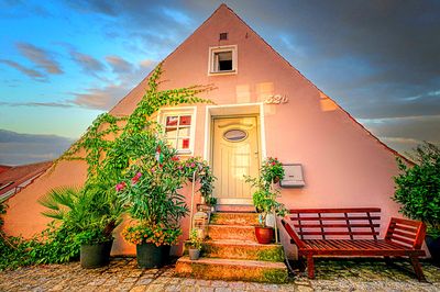 Triangle House Download Jigsaw Puzzle