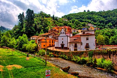 Hillside Village Download Jigsaw Puzzle