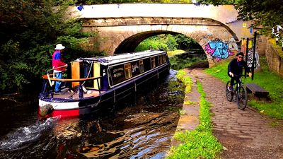 Canal Boat, England Download Jigsaw Puzzle
