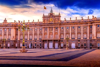 Royal Palace Courtyard Download Jigsaw Puzzle