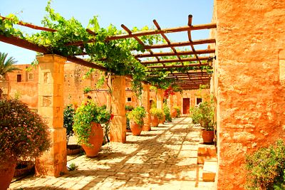 Mediterranean Pergola Courtyard Garden Download Jigsaw Puzzle